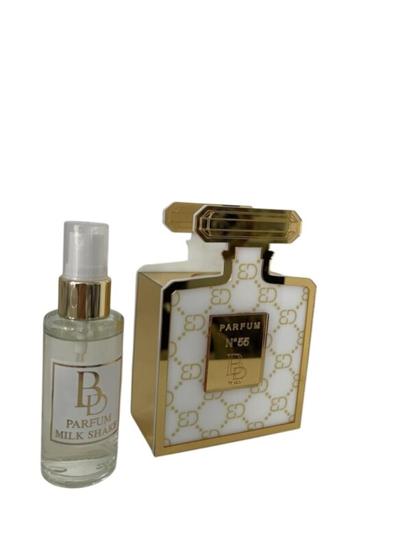 bottiglia profumo spray bianco