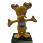 scultura papero street art gialla