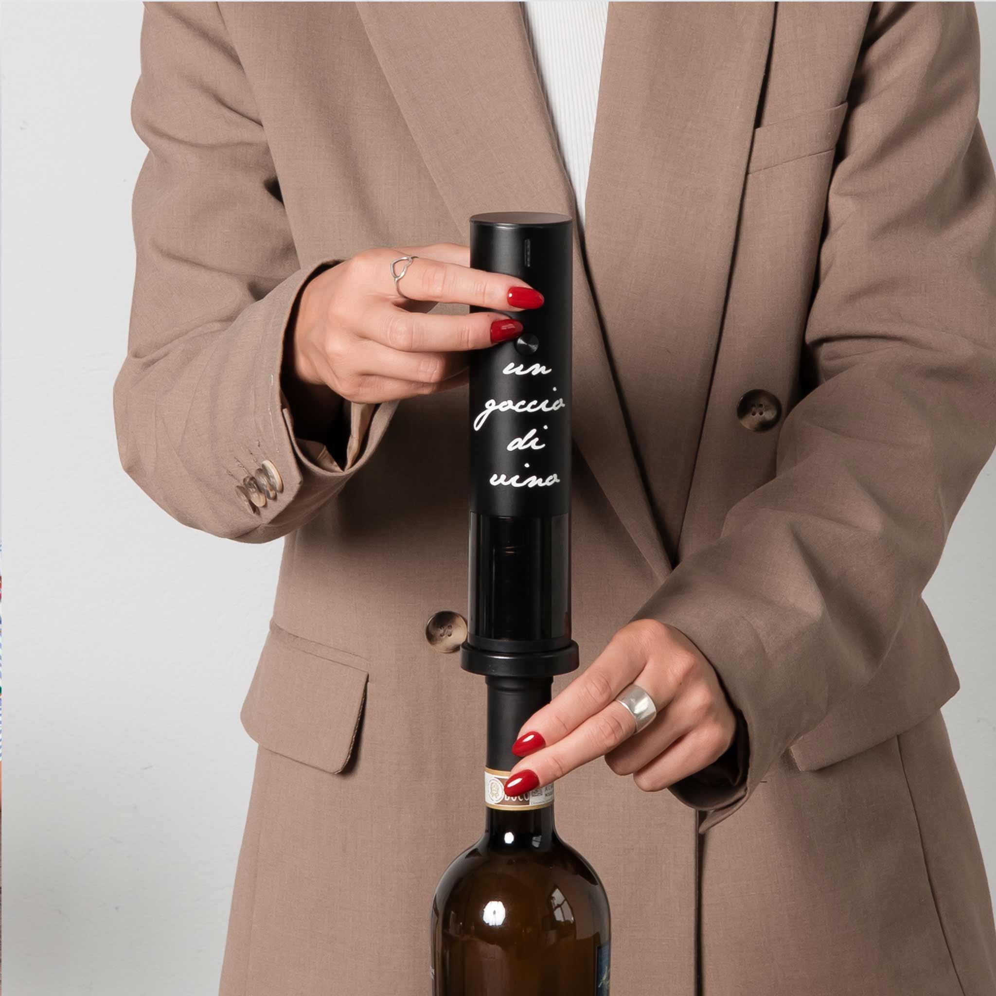 apribottiglie elettrico ''un goccio di vino'' - immagine 2