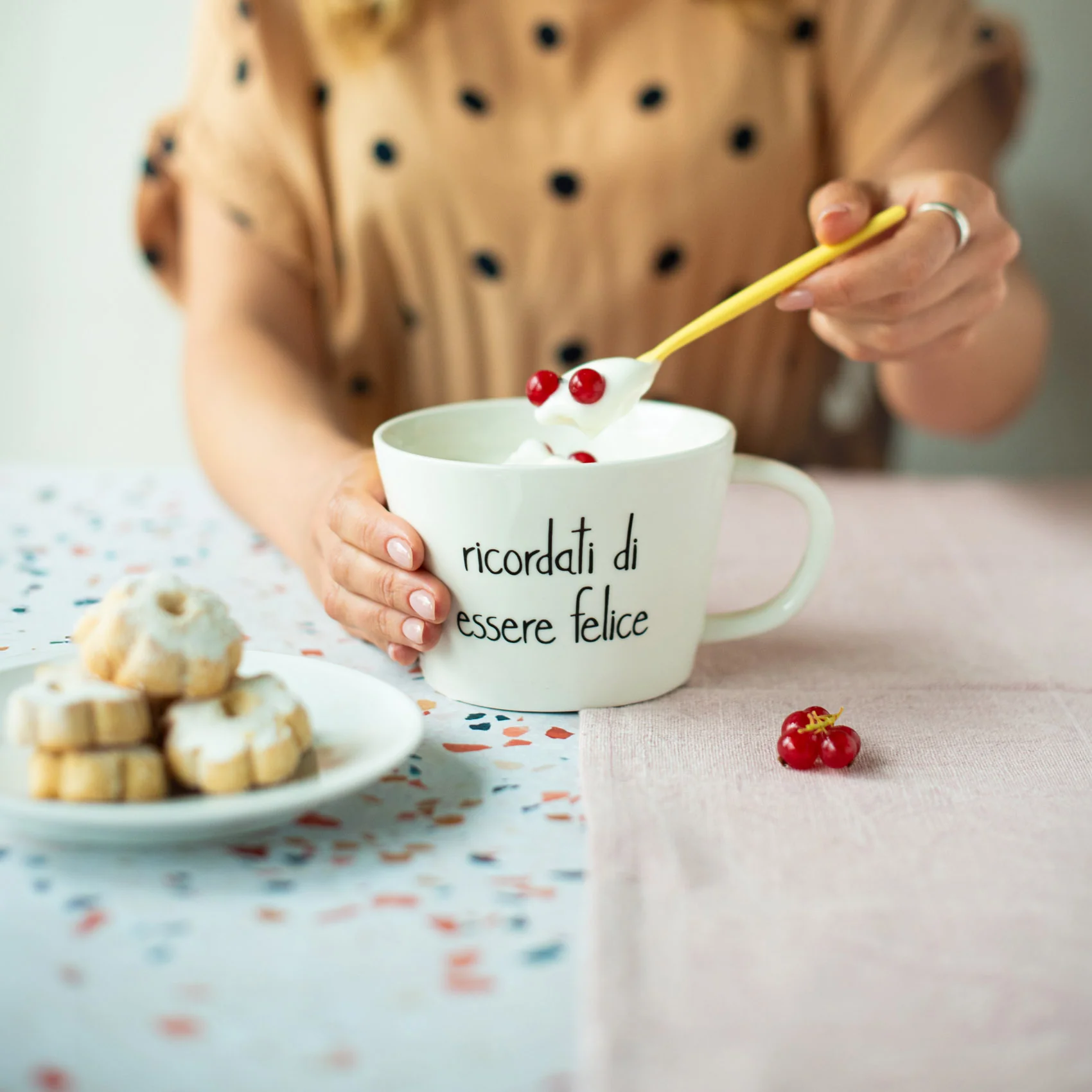 tazza colazione ''ricordati di essere felice'' - immagine 2