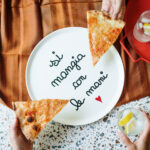 piatto pizza ''si mangia con le mani'' - immagine 2